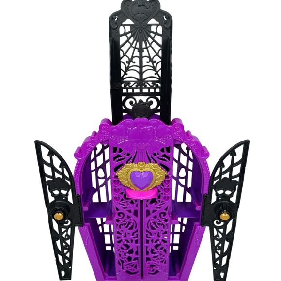 Mattel Monster High Skulltimate Secrets Clawdeen Locker Doll and Accessories - Picture 6 of 10